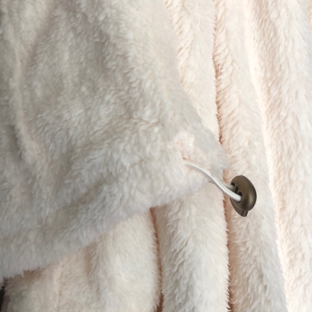 *CLOSING BOUTIQUE* - Picture 7 of 8